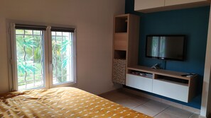 3 bedrooms, iron/ironing board, travel cot, free WiFi