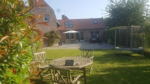 تناول الطعام بالخارج