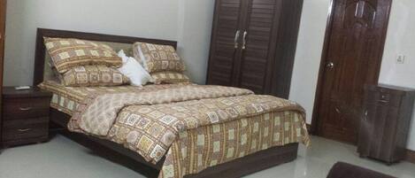 2 Schlafzimmer, Bügeleisen/Bügelbrett, Internetzugang, Bettwäsche