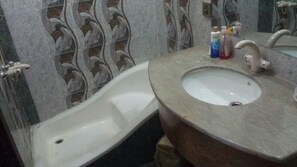 Bathtub, towels - Ameen Residency Gulistan and Jouhar Karachi (karachi)