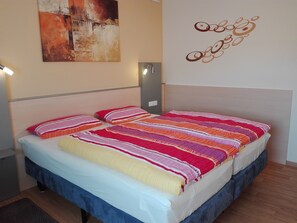 Desk, free WiFi, bed sheets - Ferienwohnungen& Appartements Roth (Beckingen)
