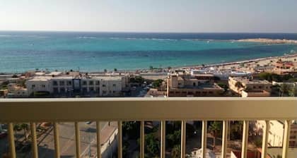 Al-Madina Tower Apartment with panoramic sea view, family-friendly