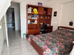 3 bedrooms, iron/ironing board, free WiFi, bed sheets - Explore Athens and Beyond (Markopoulo Mesogaias)