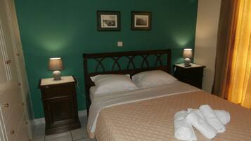 3 bedrooms, travel crib, WiFi, bed sheets