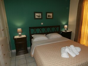 3 bedrooms, travel cot, WiFi, bed sheets