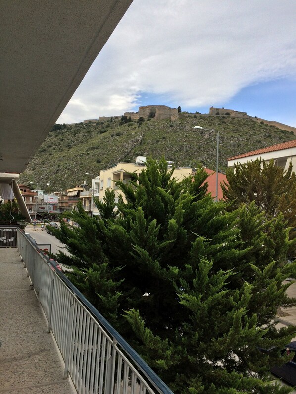 المنطقة المحيطة بالمنشأة