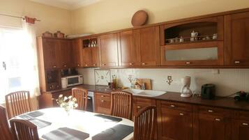 Fridge, microwave, oven, coffee/tea maker