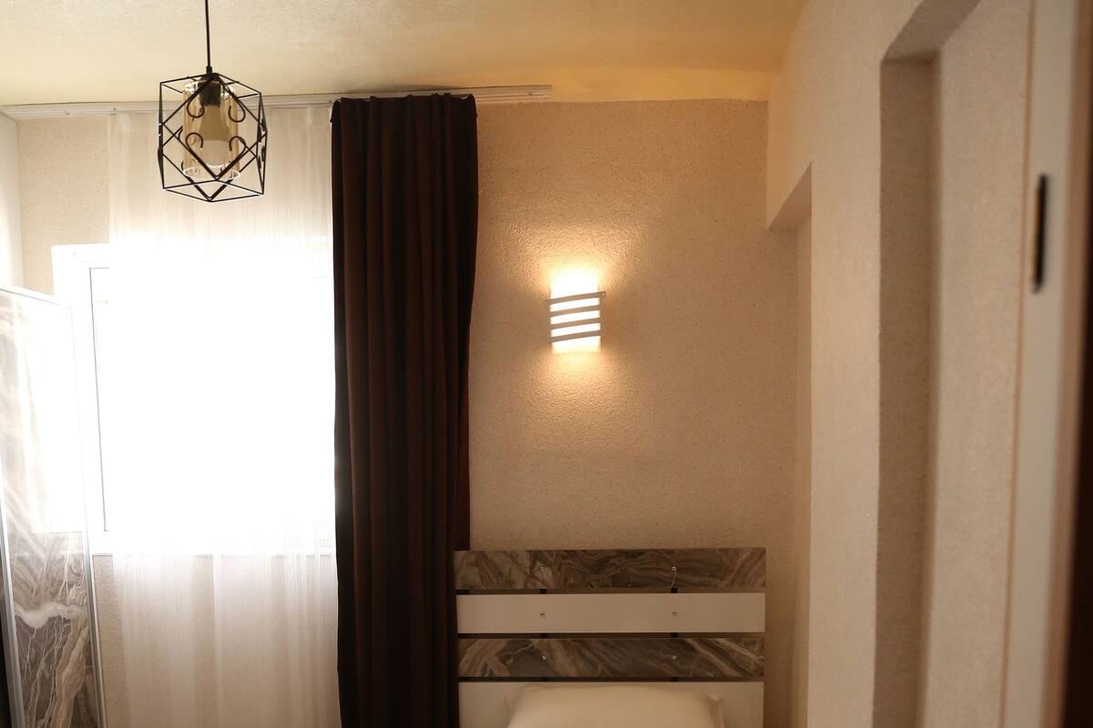 Iron/ironing board, free WiFi, bed sheets