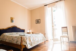 6 عدّة غرف نوم ومكواة/لوح كي وواي فاي مجانًا وملاءات أسرّة