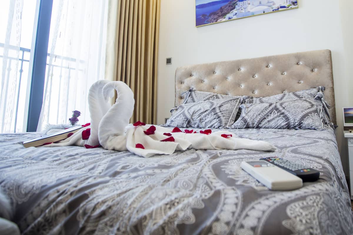 Honeymoon Studio | 2 bedrooms, individually decorated, individually furnished, desk