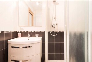 Shower, bidet, towels, soap