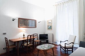 Flat-screen TV - Mercanti 17 (Turin)