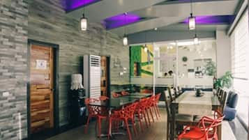Breakfast, lunch, dinner served; Filipino cuisine
