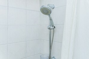 Dusche im Bad