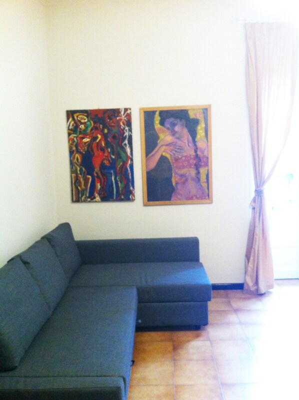 Flat-screen TV - Ribet 11 (Turin)