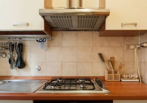 Full-sized fridge, microwave, stovetop, cookware/dishes/utensils