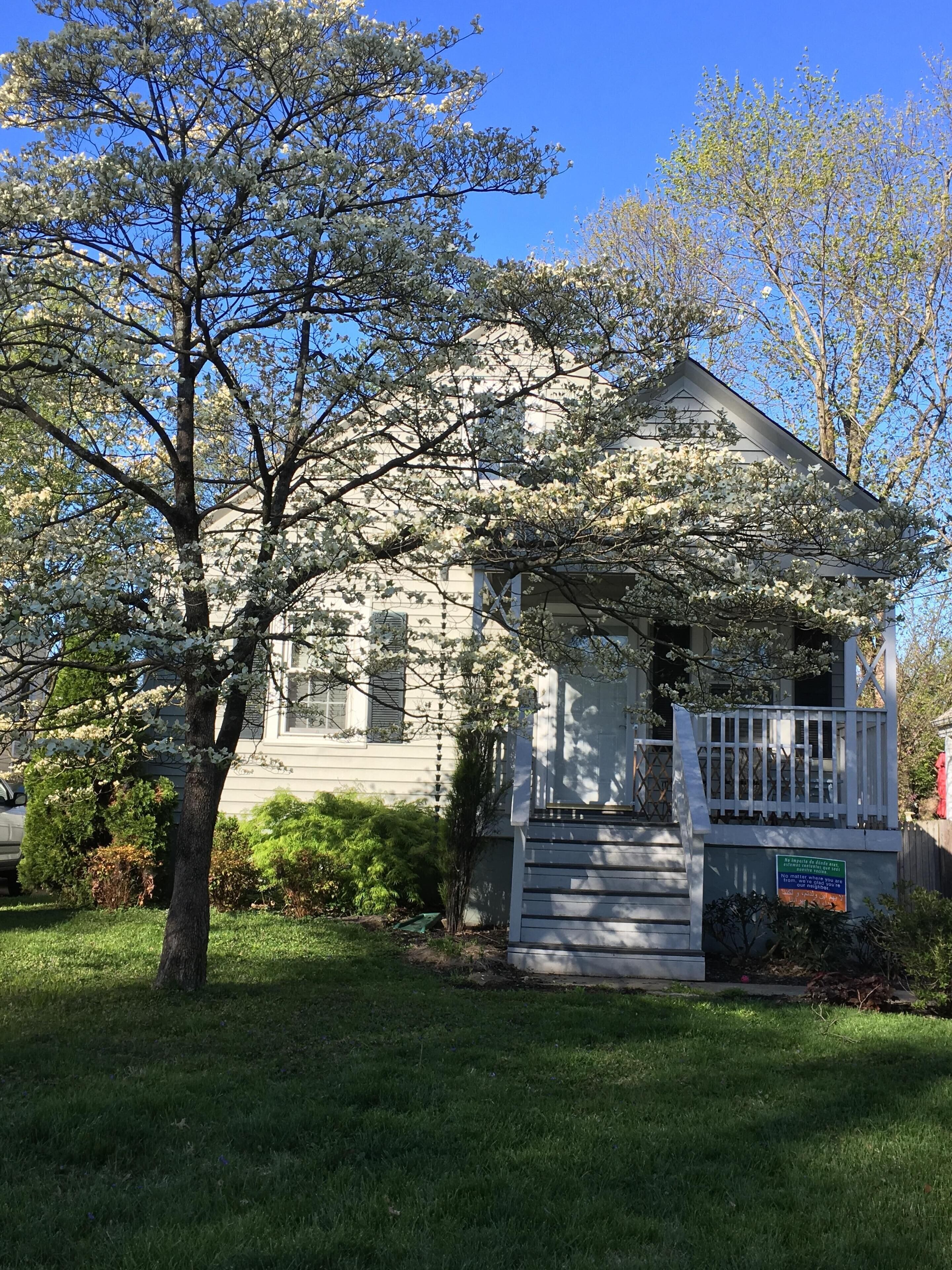 Comfortable 3br, 2bth--with front and back porches--in the heart of St. Matthews