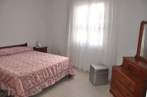 2 makuuhuonetta, silitysrauta/-lauta, ilmainen Wi-Fi, vuodevaatteet