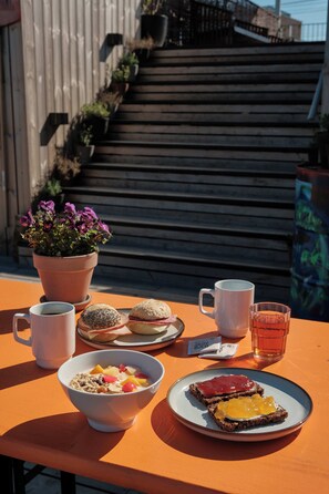 Daily continental breakfast for a fee - Urban Camper Hostel (Copenhagen)