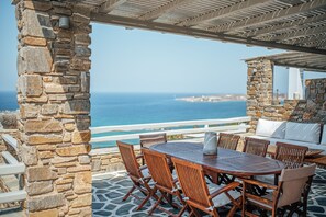 Outdoor dining - TERRA retreat in Paros, with prIvate pool, stunning sea view, near sandy beaches (PARIKIA PAROS)