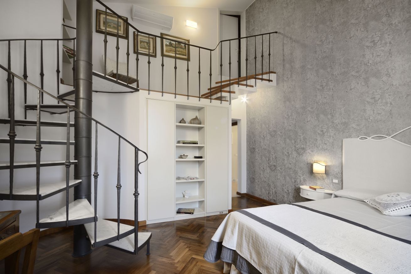 1 bedroom, in-room safe, desk, travel cot