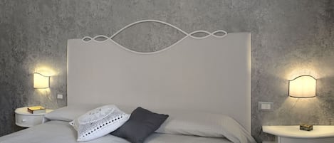 1 bedroom, in-room safe, desk, travel cot