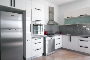 컴포트 아파트 | 전용 주방 | 냉장고, 전자레인지, 오븐, 쿡탑