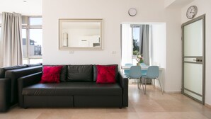 Comfort Apartment | Living area - New Apt Close to the Beach 6 Guests (Tel Aviv)