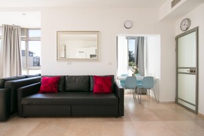 컴포트 아파트 | 거실 공간 | 평면 TV