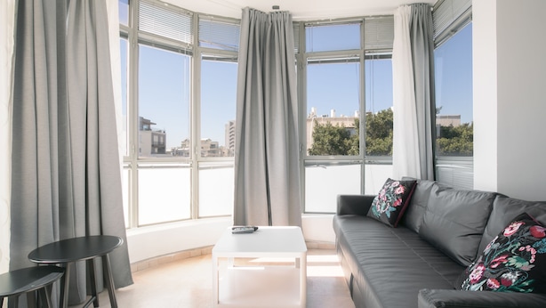 Comfort Apartment | Living area - New Apt Close to the Beach 6 Guests (Tel Aviv)