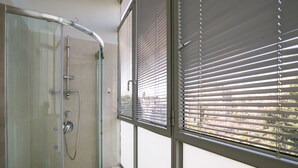 Comfort Apartment | Bathroom - New Apt Close to the Beach 6 Guests (Tel Aviv)