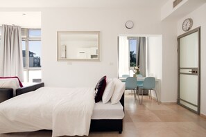 Comfort Apartment | Living area - New Apt Close to the Beach 6 Guests (Tel Aviv)