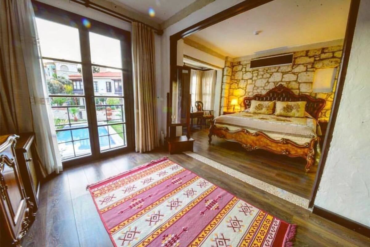 Deluxe Double Room (Konak) | Minibar (free items), in-room safe, blackout drapes