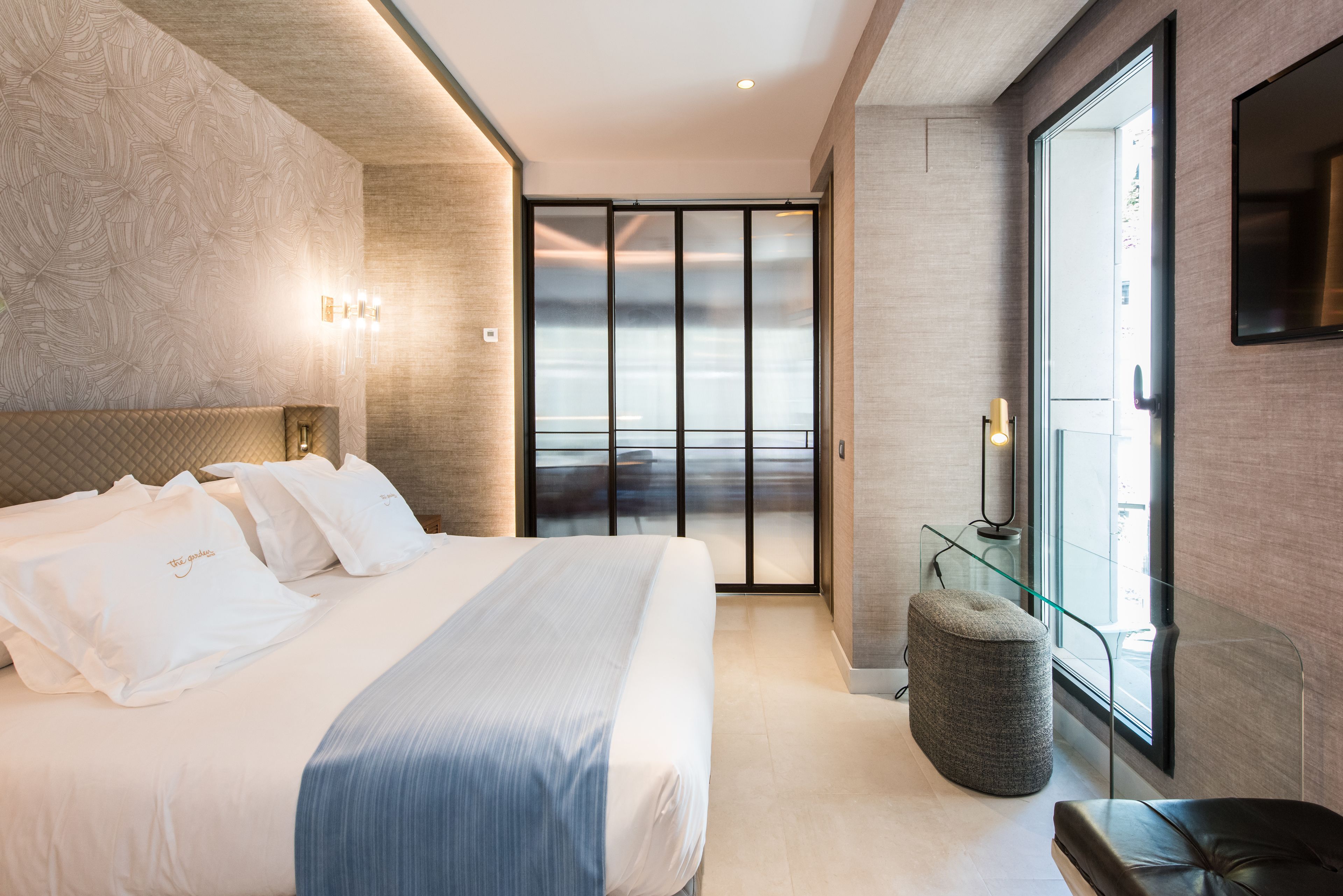 Minibar, coffres-forts dans les chambres, décoration personnalisée