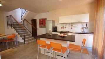 KĂŒhlschrank, Ofen, Herdplatte, GeschirrspĂŒler