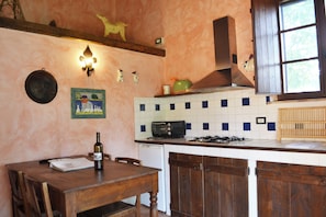 Geladeira, fogão, cooktop, cafeteira/chaleira