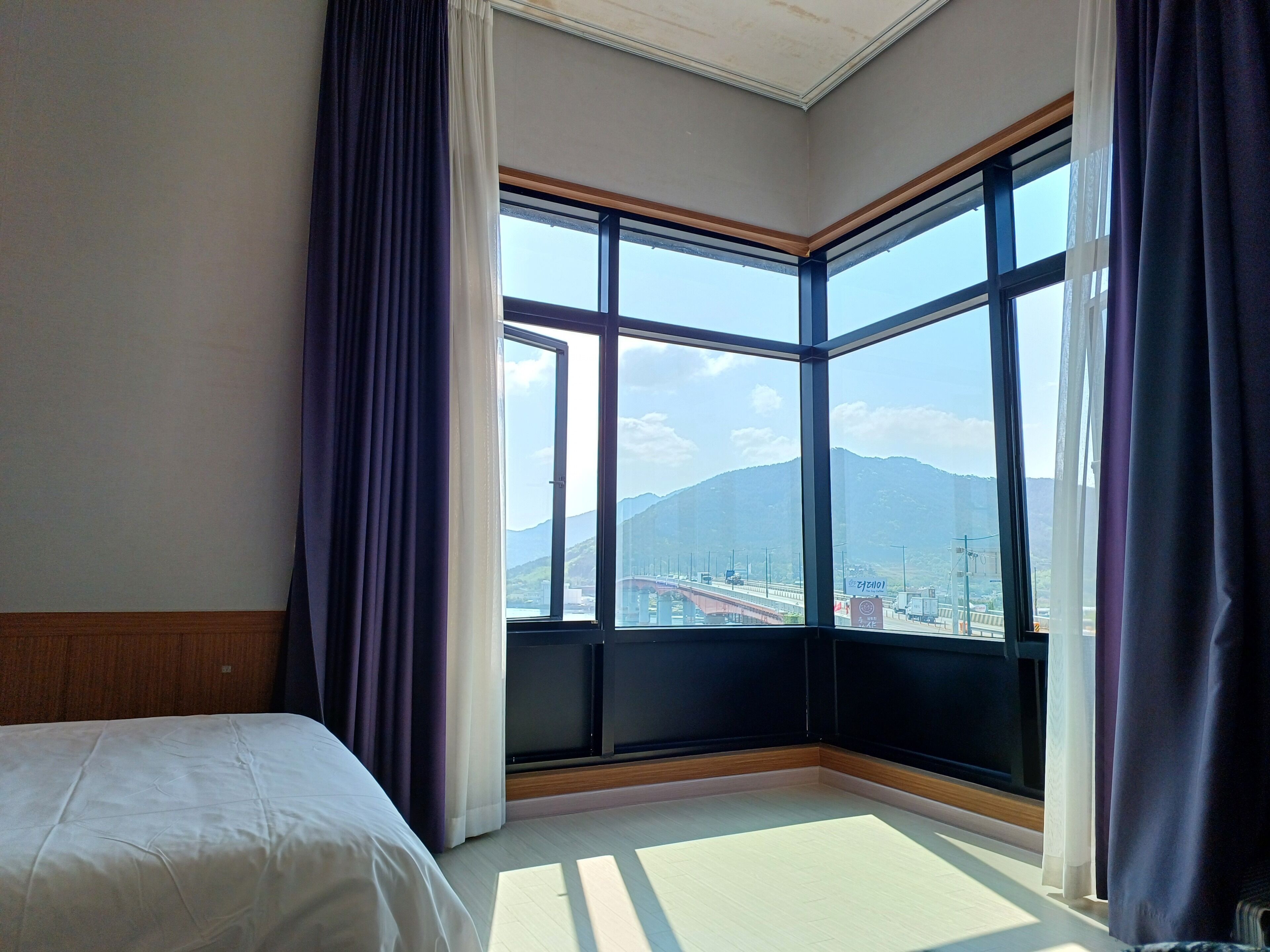room (vip ocean bridge) | 1 bedroom, free wifi
