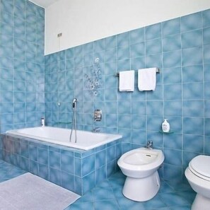 ヘアドライヤー、タオル