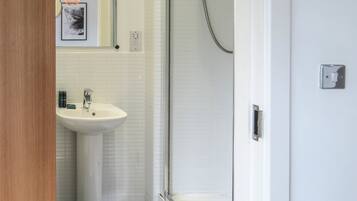 Business House | Bathroom | Designer toiletries, towels, soap, shampoo