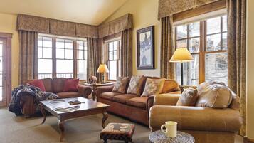 Een smart-tv en een open haard