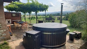 Outdoor dining - La Loggia in Farmhouse Borgo Santa Maria (Monteleone d'Orvieto)