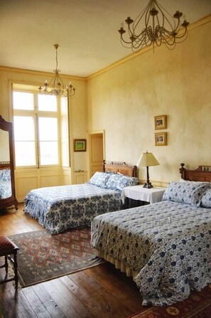 6 Schlafzimmer, Bügeleisen/Bügelbrett, Internetzugang, Bettwäsche
