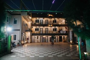 Front of property - Hotel Maple Delite (Lucknow)