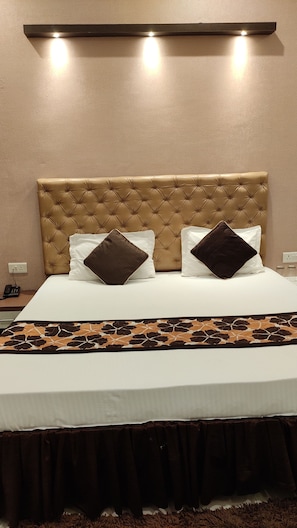 Deluxe Room | 1 bilik tidur, meja, seterika/papan seterika, Wi-fi percuma