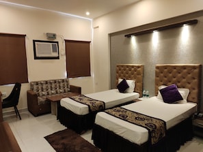 Deluxe Room | 1 bilik tidur, meja, seterika/papan seterika, Wi-fi percuma