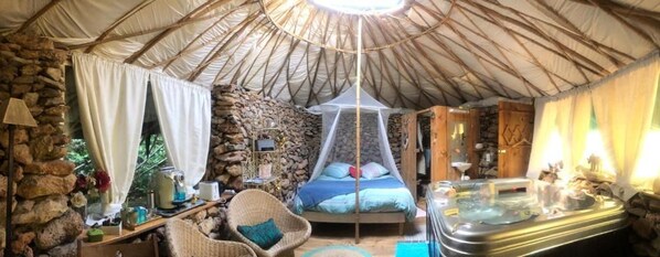 Quarto luxo, banheira de imersão (Le toit du monde) | Individualmente decorados, individualmente mobiliados