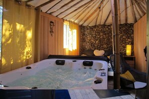 Quarto luxo, banheira de imersão (Les 5 éléments) | Banheira de hidromassagem particular