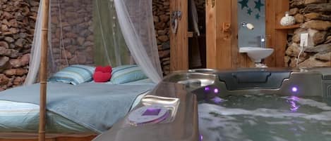 Chambre Deluxe, bain à remous (Le toit du monde)