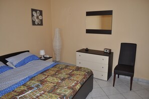 2 dormitoris, caixa forta a l'habitació i planxa i posts de planxar