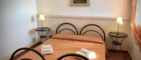 2 chambres, coffre-fort, fer et planche Ă repasser